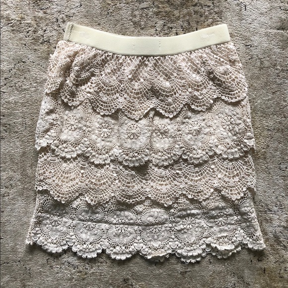 2009 White Layered Crochet Skirt - Picture 2 of 3